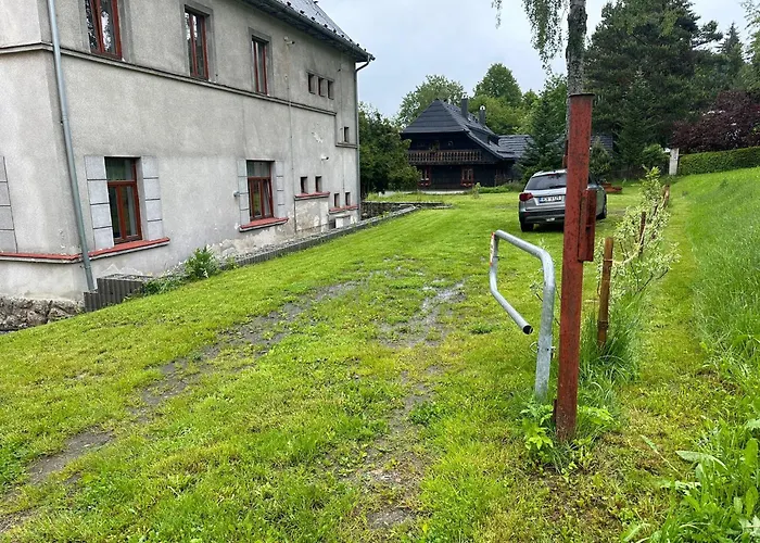 Nad Teplou Vltavou 公寓 *
